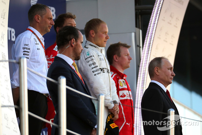 Президент России Владимир Путин, Валттери Боттас, Mercedes AMG F1, Себастьян Феттель, Ferrari, Кими Райкконен, Ferrari, гоночный инженер Mercedes AMG F1 Тони Росс