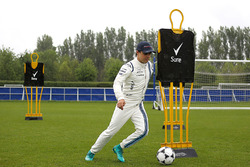 Felipe Massa, Williams plays football at Chelsea FC's facilities