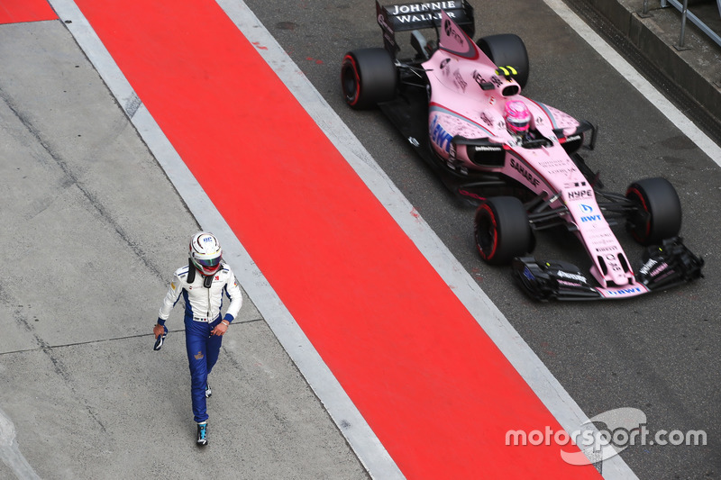 Антоніо Джовінацці, Sauber C36, Естебан Окон, Force India VJM10, після аварії