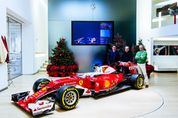 Маурицио Арривабене, руководитель команды Ferrari, Серджио Маркионне, президент Ferrari и исполнительный директор Fiat Chrysler Automobiles, Маттиа Бинотто, технический директор Ferrari и Ferrari SF16-H