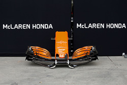 McLaren MCL32 front wing