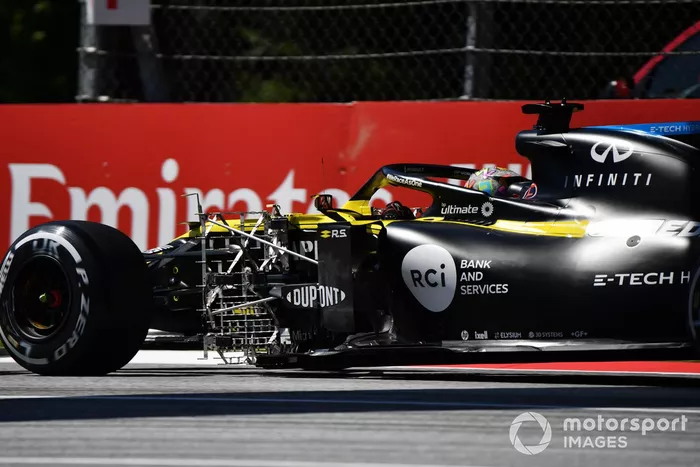 El coche de Daniel Ricciardo, Renault F1 Team R.S.20, con parrillas aerodinámicas