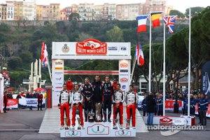 Podio: Ganador Thierry Neuville, Nicolas Gilsoul, Hyundai Motorsport Hyundai i20 Coupe WRC, segundo lugar Sébastien Ogier, Julien Ingrassia, Toyota Gazoo Racing WRT Toyota Yaris WRC, tercer lugar Elfyn Evans, Scott Martin, Toyota Gazoo Racing WRT Toyota Yaris WRC