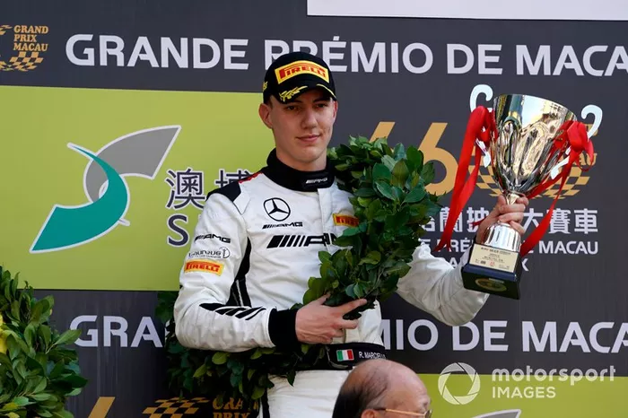 Podio:  Ganador #999 Mercedes-AMG Team GruppeM Racing Mercedes AMG GT3: Raffaele Marciello