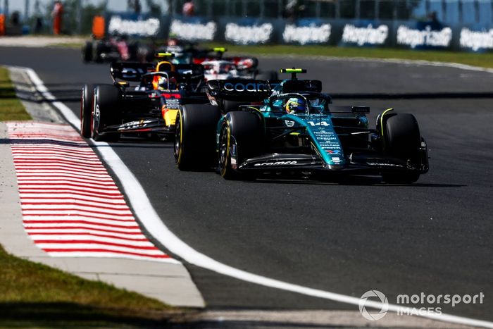 Fernando Alonso, Aston Martin AMR23, Sergio Pérez, Red Bull Racing RB19