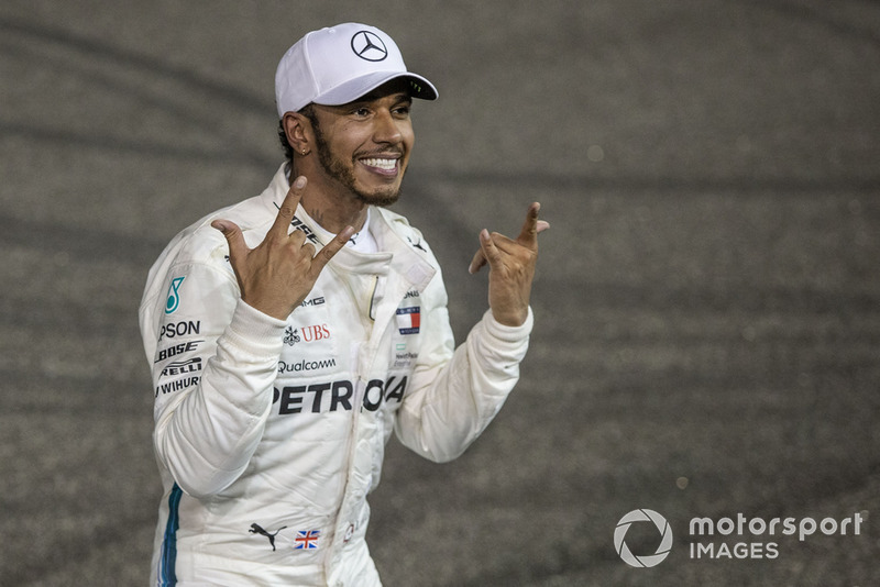 Le vainqueur Lewis Hamilton, Mercedes AMG F1 dans le parc fermé