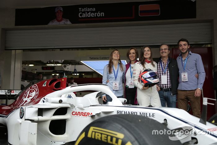 Tatiana Calderón, Sauber C37 piloto de prueba con su familia