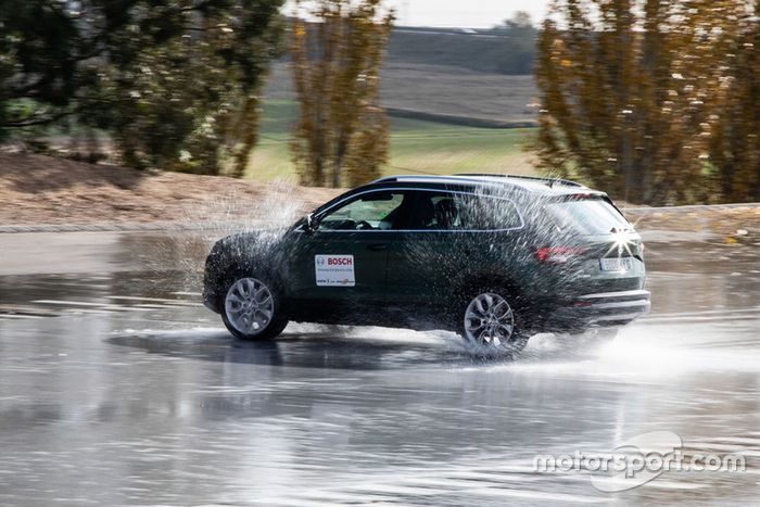 II Curso de Conducción y Nuevas Tecnologías BOSCH - Motor1.com España - Motorsport.com 