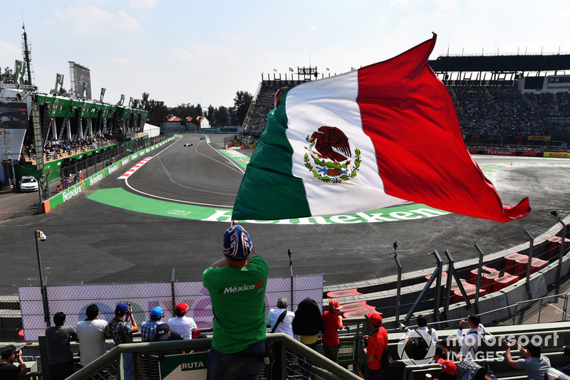 Charles Leclerc, Alfa Romeo Sauber C37 and fan with Mexican flag