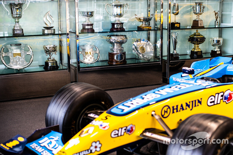 Salle d'exposition, Renault R24