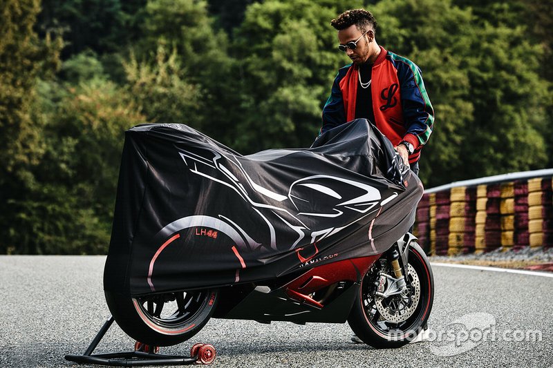 Lewis Hamilton und die MV Agusta F4 LH 44
