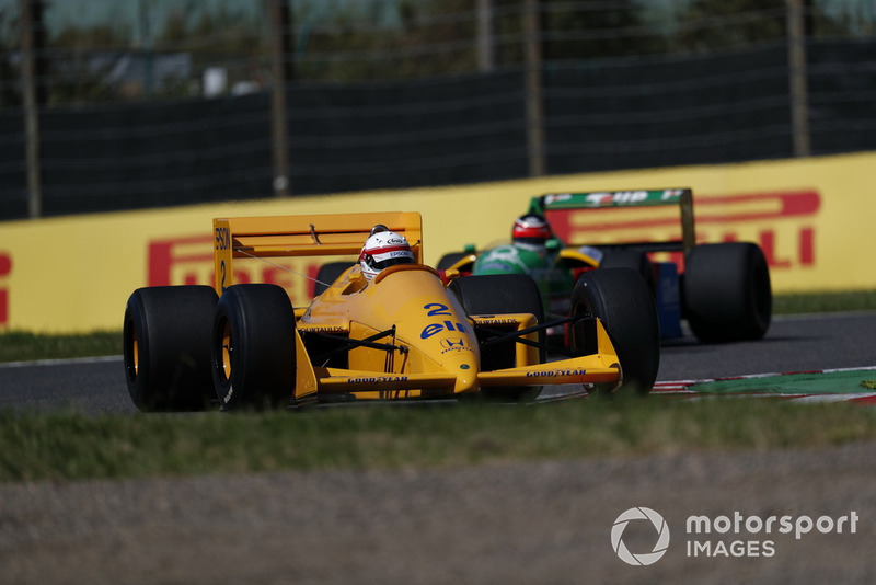 Satoru Nakajima, Lotus 100T lors des Legends F1 30th Anniversary Lap Demonstration