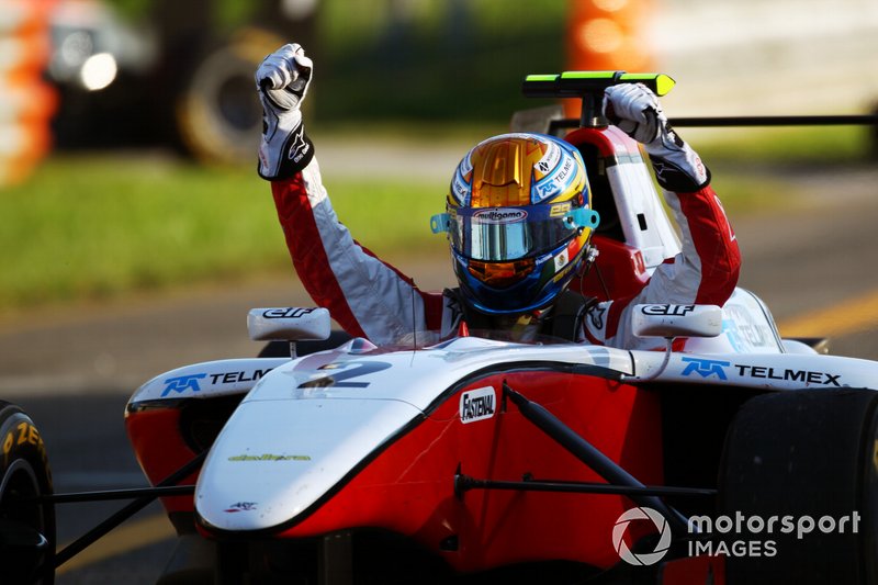 Il vincitore della gara e Campione della serie Esteban Gutierrez, ART Grand Prix