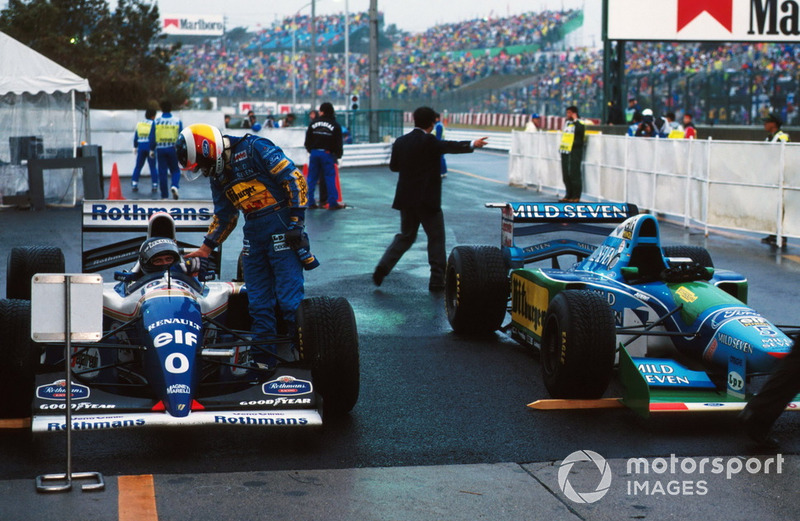 Michael Schumacher, Benetton feliciteert Damon Hill, Williams