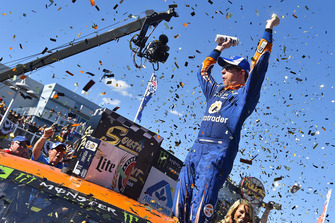 Yarış galibi Brad Keselowski, Team Penske, Ford Fusion Autotrader