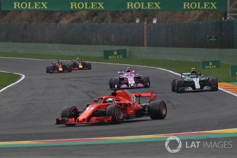 Sebastian Vettel, Ferrari SF71H, Esteban Ocon, Racing Point Force India VJM11 y Valtteri Bottas, Mercedes AMG F1 W09