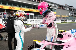 Esteban Ocon, Racing Point Force India, sıralama turlarında üçüncü ve Pole: Lewis Hamilton, Mercedes AMG F1