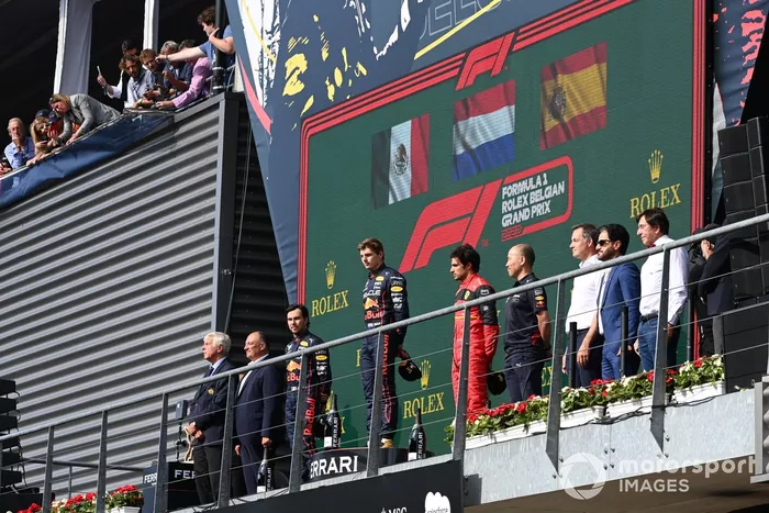 Podio: segundo lugar Sergio Pérez, Red Bull Racing, ganador Max Verstappen, Red Bull Racing, tercer lugar Carlos Sainz, Ferrari