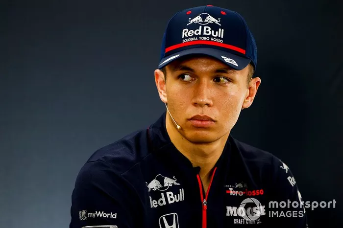 Alexander Albon, Toro Rosso, durante la conferenza stampa