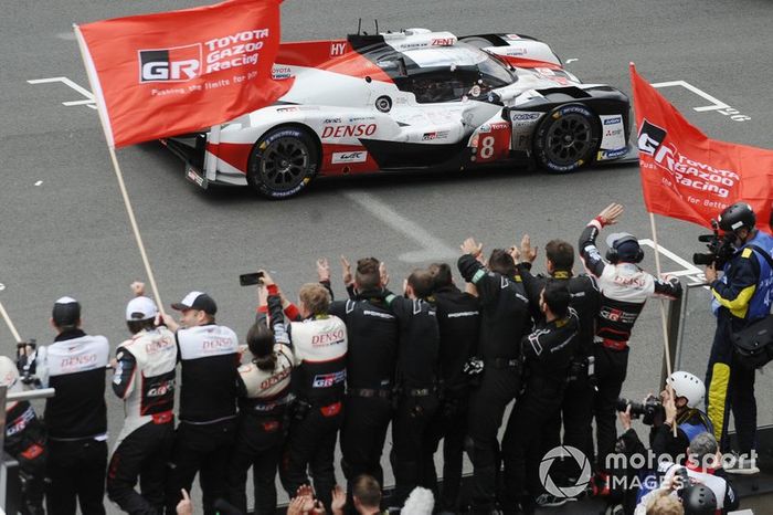 #8 Toyota Gazoo Racing Toyota TS050: Sébastien Buemi, Kazuki Nakajima, Fernando Alonso takes the win