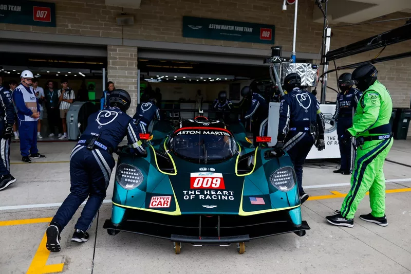 #009 Aston Martin Thor Team Aston Martin Valkyrie : Alex Riberas, Marco Sorensen