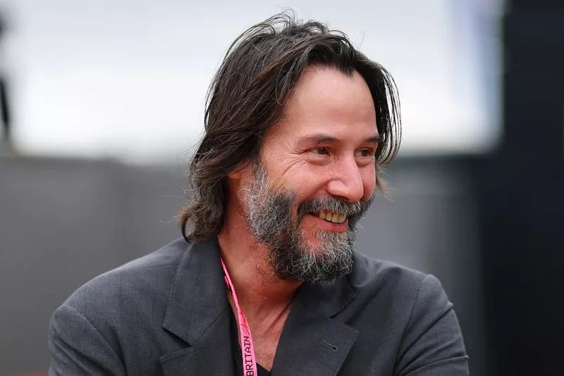 Keanu Reeves arrive au Paddock
