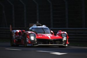 #7 Toyota Gazoo Racing Toyota GR010 - Híbrido: Mike Conway, Kamui Kobayashi, Nyck De Vries