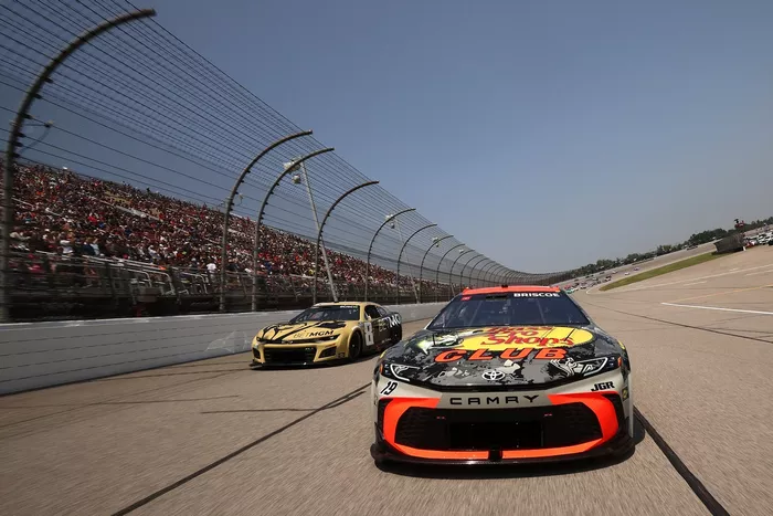 Chase Briscoe, Joe Gibbs Racing Toyota, Kyle Busch, Richard Childress Racing Chevrolet