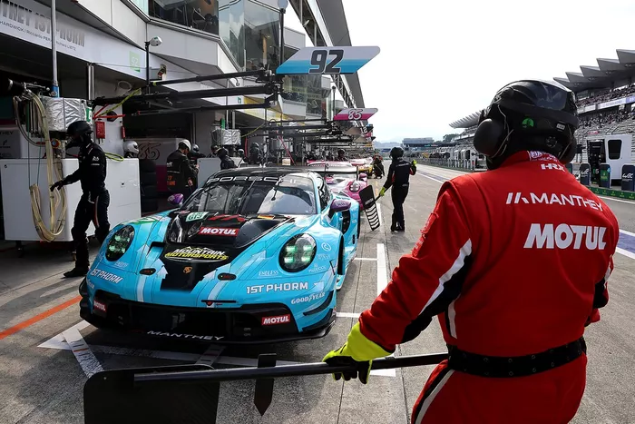 #92 Manthey 1St Phorm Porsche 911 GT3 R LMGT3: Ryan Hardwick, Riccardo Pera, Richard Lietz