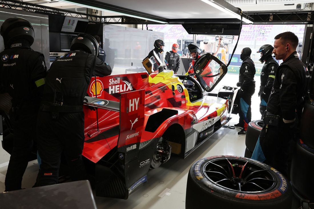 #20 BMW M Team WRT BMW M Hybrid V8: René Rast, Robin Frijns, Sheldon Van Der Linde