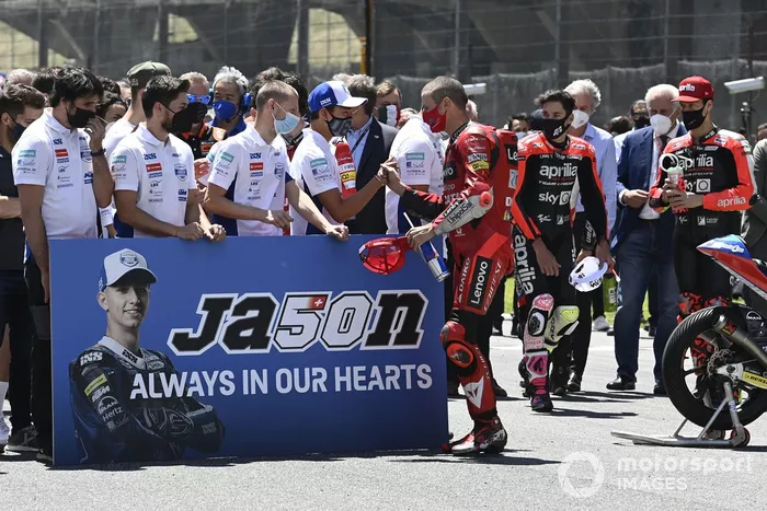 Los pilotos hacen un minuto de silencio para recordar a Jason Dupasquier