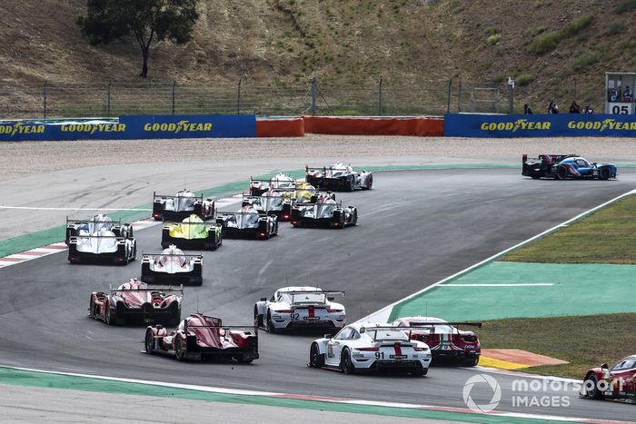 Arrancada, #36 Alpine Elf Matmut Alpine 480 Gibson: Andre Negrao, Nicolas Lapierre, Matthieu Vaxiviere leads