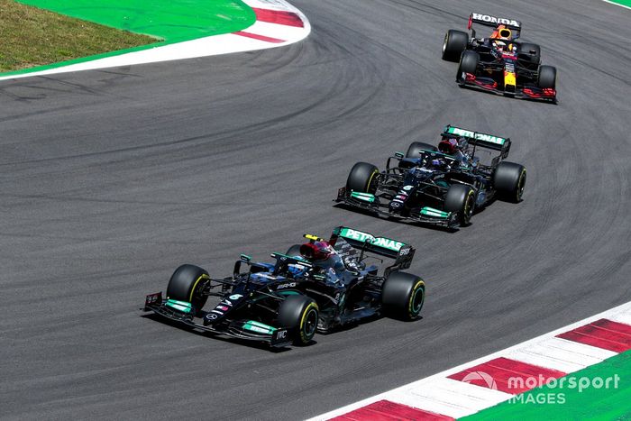 Valtteri Bottas, Mercedes W12, Lewis Hamilton, Mercedes W12, Max Verstappen, Red Bull Racing RB16B