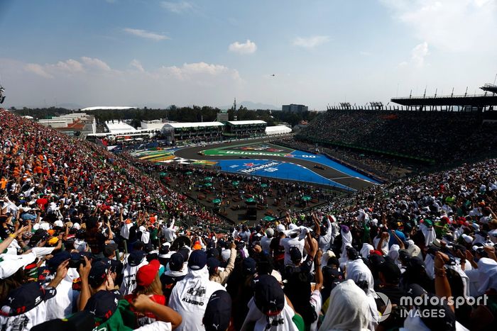 Max Verstappen, Red Bull Racing RB18, Lewis Hamilton, Mercedes W13, Sergio Pérez, Red Bull Racing RB18