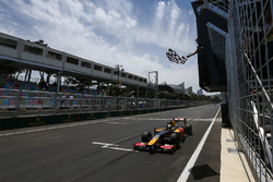 Antonio Giovinazzi, PREMA Racing, wins the race