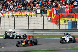 Daniel Ricciardo, Red Bull Racing RB12 and Felipe Massa, Williams FW38