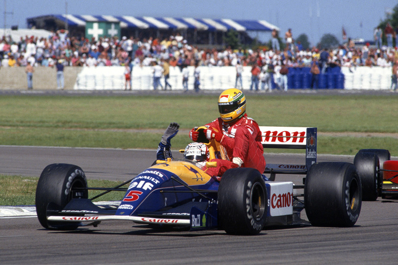 Sieger Nigel Mansell, Williams Renault FW14, nimmt Ayrton Senna mit zu den Boxen