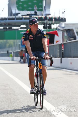Max Verstappen, Red Bull Racing rides the circuit