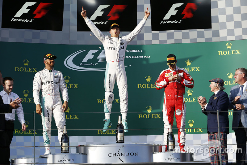 Podium: winnaar Nico Rosberg, Mercedes AMG F1 Team, tweede Lewis Hamilton, Mercedes AMG F1 Team, der