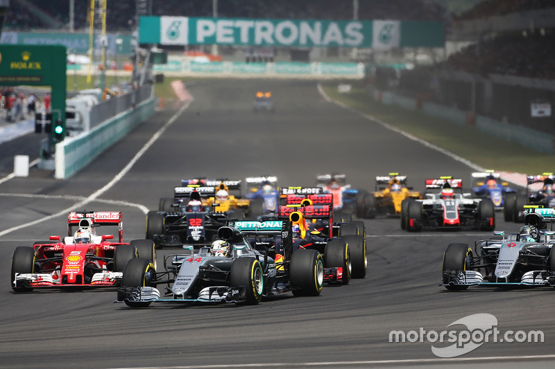 Lewis Hamilton, Mercedes AMG F1, W07 Hybrid, führt nach dem Start