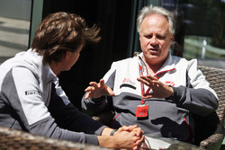Esteban Gutiérrez, Haas F1 Team con Guenther Steiner, director del equipo de Haas F1