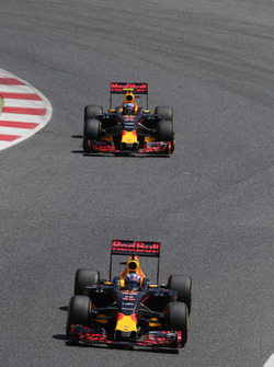 Daniel Ricciardo, Red Bull Racing RB12 lidera a su compañero Max Verstappen, Red Bull Racing RB12
