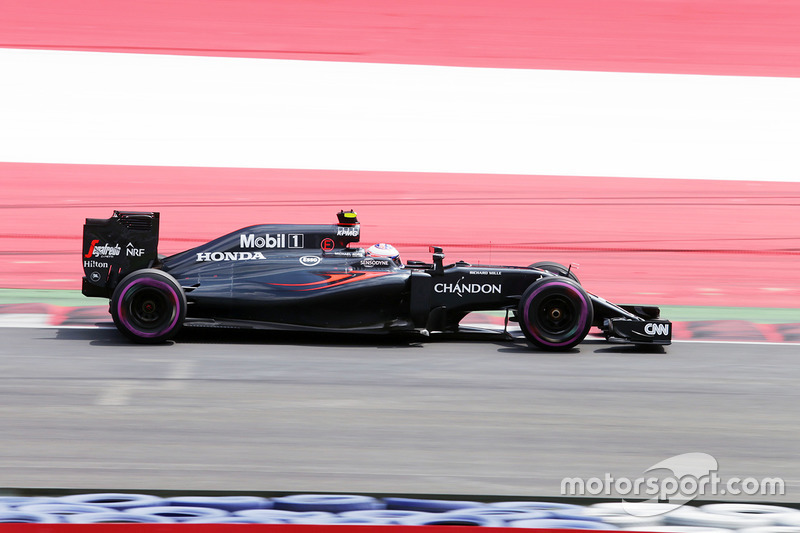 3: Jenson Button, McLaren MP4-31