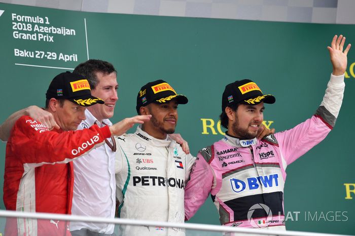 Podio: segundo lugar Kimi Raikkonen, Ferrari, ganador de la carrera Lewis Hamilton, Mercedes AMG F1, tercer lugar Sergio Perez, Force India