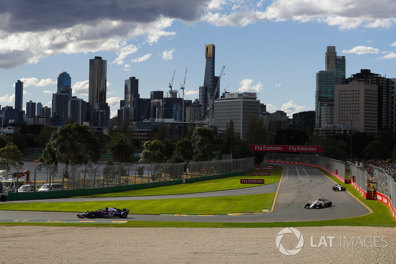 Pierre Gasly, Toro Rosso STR13 Honda, Charles Leclerc, Sauber C37 Ferrari, Sergey Sirotkin, Williams FW41 Mercedes