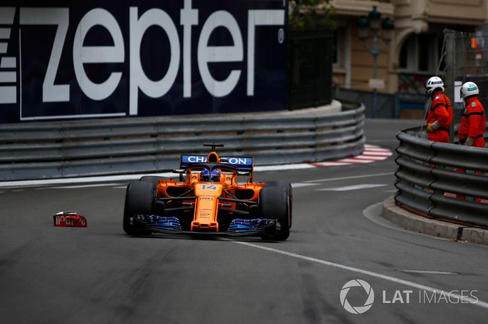 Fernando Alonso, McLaren MCL33 passes debris