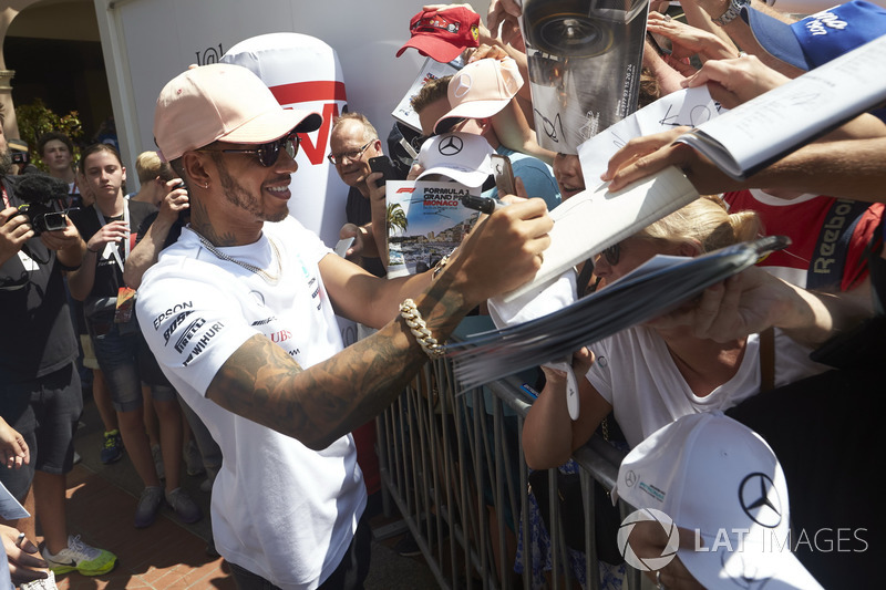 Lewis Hamilton, Mercedes AMG F1, signs autographs