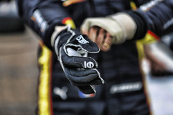 Simon Pagenaud, Team Penske Chevrolet, hands, gloves, tape
