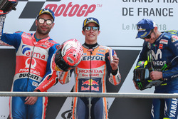 Le vainqueur Marc Marquez, Repsol Honda Team, le deuxième, Danilo Petrucci, Pramac Racing, le troisième, Valentino Rossi, Yamaha Factory Racing