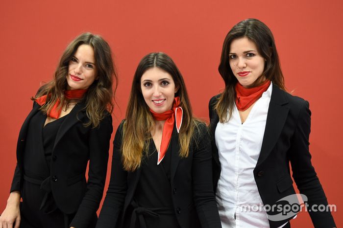 Las chicas en el Salón del Automóvil de Bolonia 2017